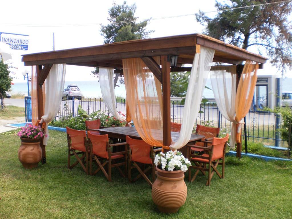 Kangaroo Hotel Мола-Каліва Екстер'єр фото