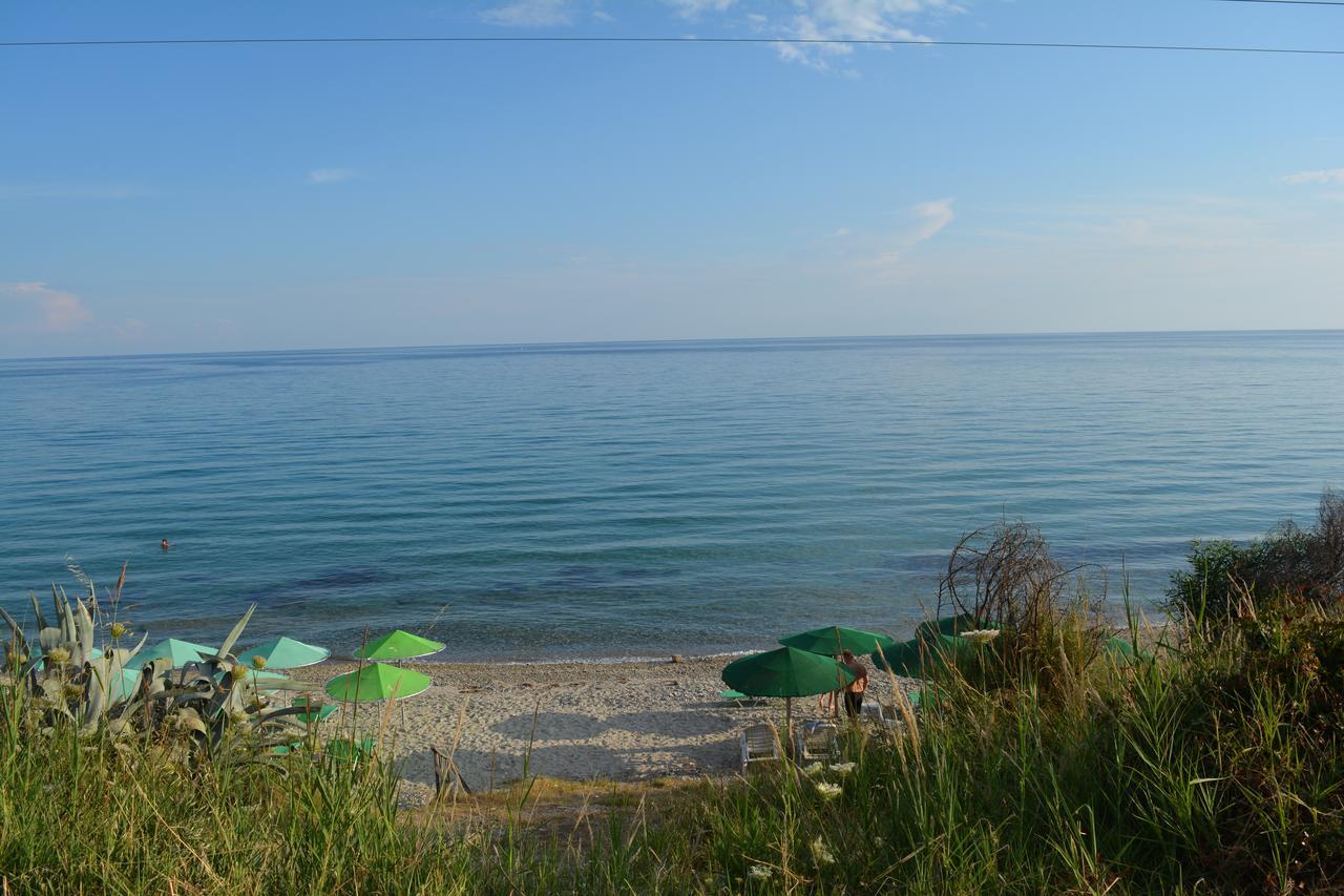 Kangaroo Hotel Мола-Каліва Екстер'єр фото